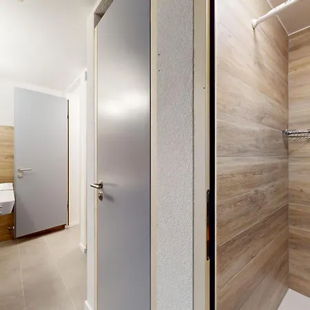 De Lours Authentic Etage Penthes 14 Pers بيت ضيافة