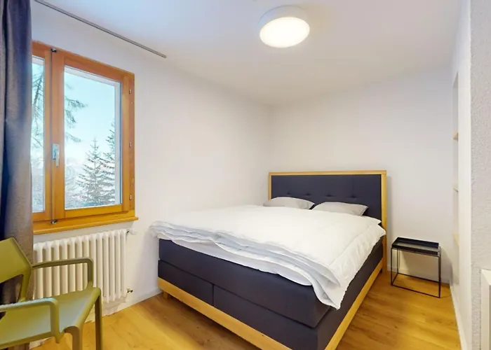 Affittacamere De Lours Authentic Etage Penthes 14 Pers *