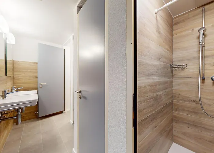 De Lours Authentic Etage Penthes 14 Pers Affittacamere