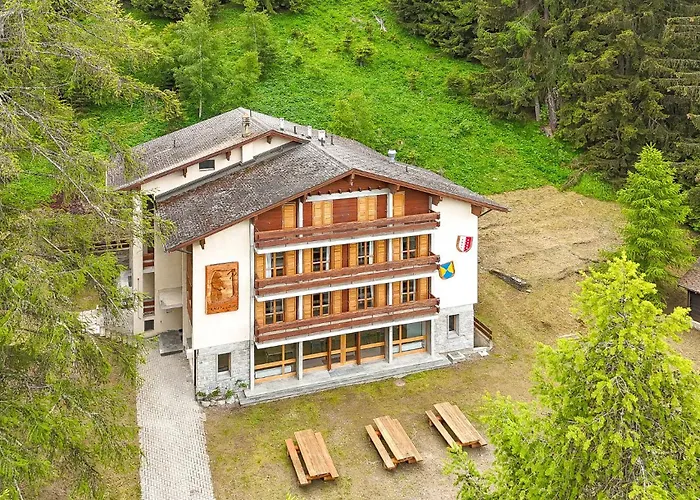 De Lours Authentic Etage Penthes 14 Pers Affittacamere *